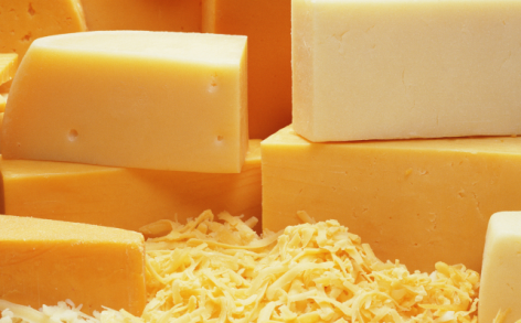 Sajtbírálókat avattak: a fogyasztókat, a sajtkészítőket és az éttermeket is segítik a különleges szakemberek