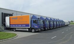 ÉKM: a főutakon emelkednek a díjak a kamionok számára – új szabályozás vidéki települések teherforgalommal szembeni védelméért