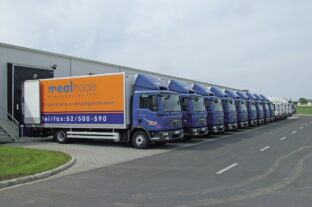 ÉKM: a főutakon emelkednek a díjak a kamionok számára – új szabályozás vidéki települések teherforgalommal szembeni védelméért