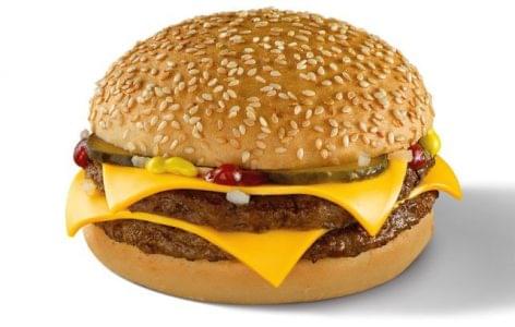 Gluténmentes Dupla Sajtburgerrel készül a McDonald’s a Lisztérzékenység Nemzetközi Napjára