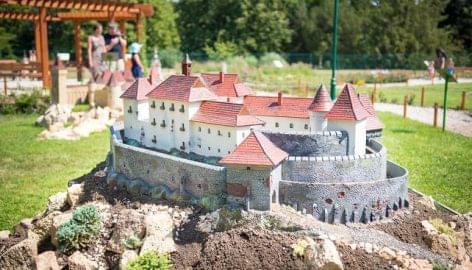 The Castle of Déva was added to the Minature Hungary in Szarvas