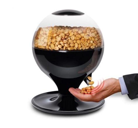 CandyMan Motion-Activated Dispenser – Video of the day