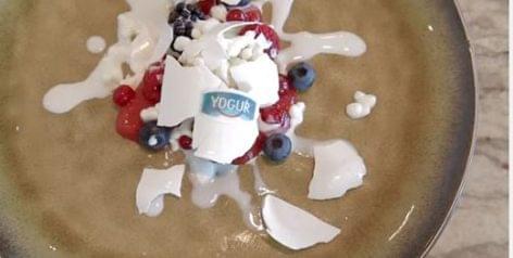 A törött joghurtosflaska és a 3 Michelin-csillag – A nap videója