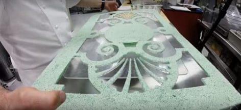 Versailles piskótából és cukorból, 3D-vel készítve – A nap videója