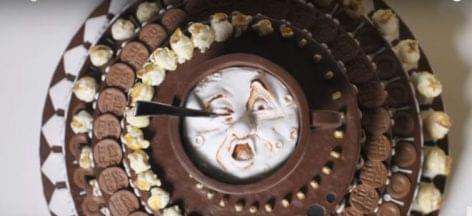 Classiest cake of film history – Video of the day
