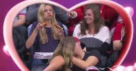 Pizza-girl is the new hero of the internet – Video of the day