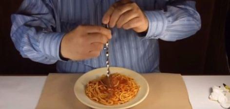 Fun Eating with The Original Spaghetti-Pasta-Noodle Fork – Video of the day