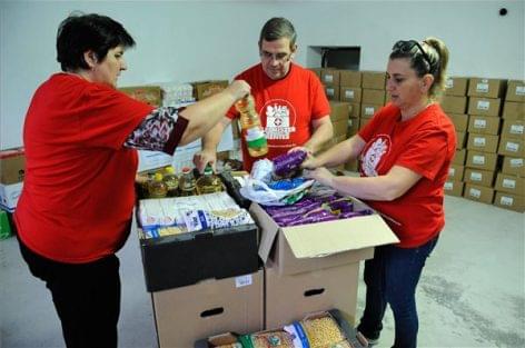 Több tonna tartós élelmiszert gyűjtöttek debreceni civil szervezetek