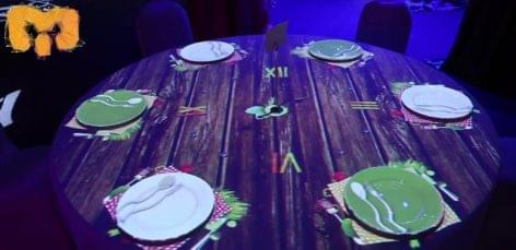 Amusing 3D screening on a table in a restaurant – Video of the day