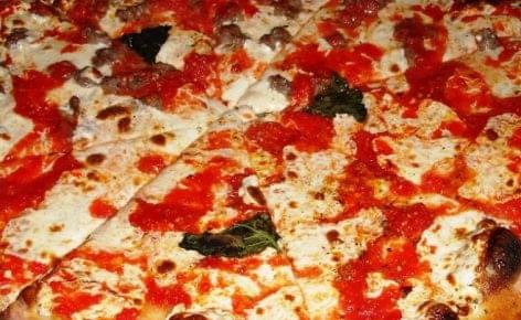 Megnyílt Jamie Oliver budapesti pizzériája