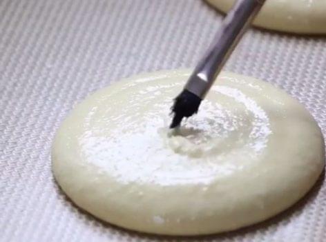 That’s the way a Disney-themed macaron is being made