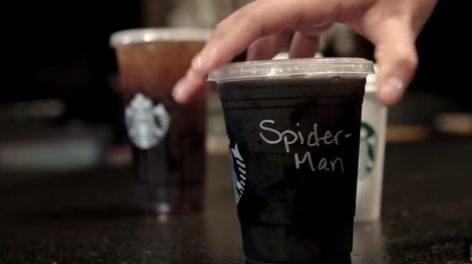 Pókember jön a kávéjáért – A nap videója