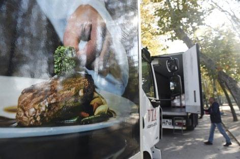Harminc tonna, rászorulóknak szánt ételt szállítottak keresztül Budapesten az élelmezési világnapon