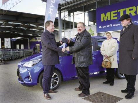 METRO gives car to happy winner