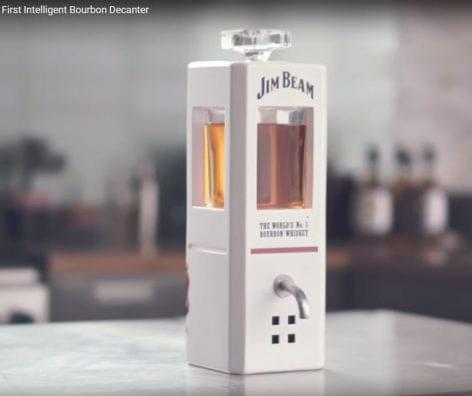 Cheeky whiskey-decanter – Video of the day