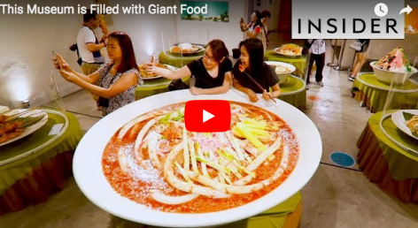 Óriási és aprócska ételek a maláj múzeumban – A nap videója