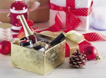 Practical and stylish: Gift packs under the Christmas tree