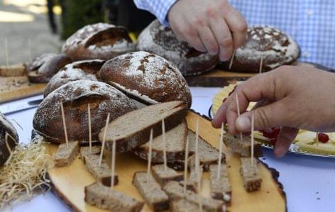 Az ország tortái és kenyerei is kóstolhatók a Magyar Ízek Utcájában