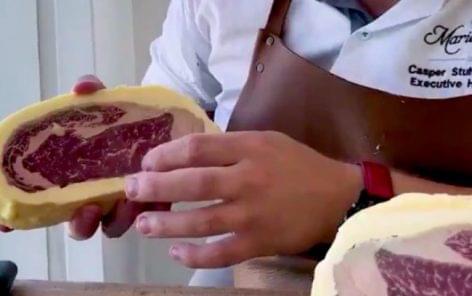Vajban érlelt steak – A nap videója