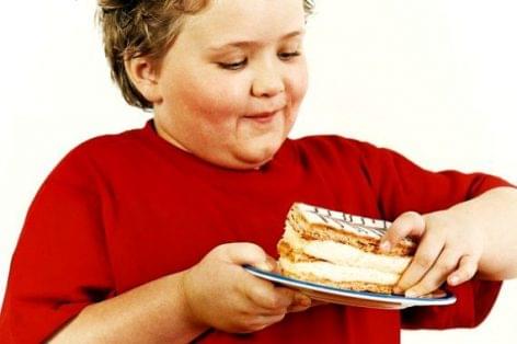 Sok szülő úgy véli, nem táplálja eléggé egészségesen gyermekét