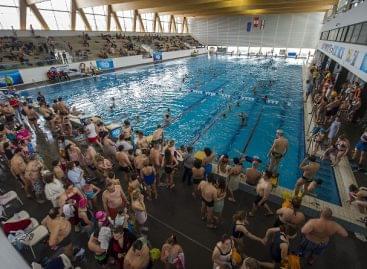 Thousands of people swam with Hosszú Katinka on Univer24