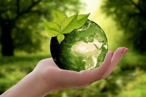 Woolworths becomes first supermarket globally to issue ‘green bonds’