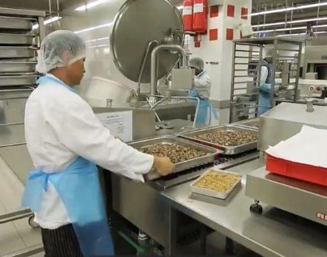 225 thousand servings of food – Video of the day