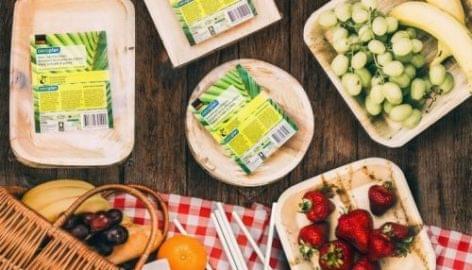 Coop Switzerland Replaces Plastic Tableware With Palm-Leaf Alternative