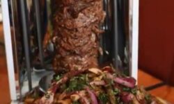 Lejárt gíroszhús miatt lépett fel a hatóság: szigorúbb ellenőrzések a gyorséttermeknél