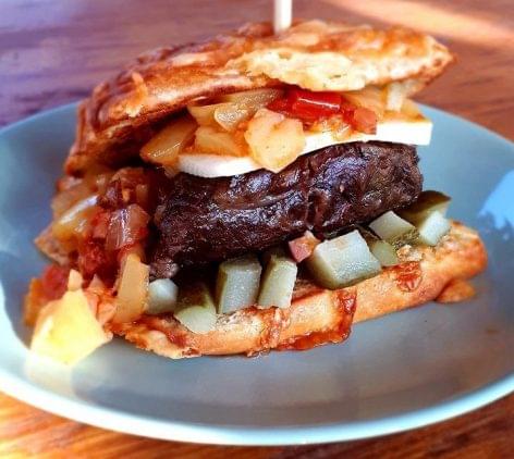 Így készül a FoodTruck Show-nyertes mangalica burger