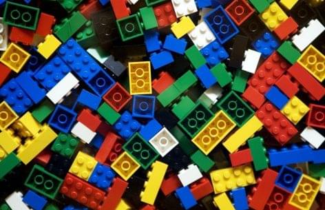 A Lego építőjáték-gyártó 7 százalékkal növelte bevételét az első fél évben