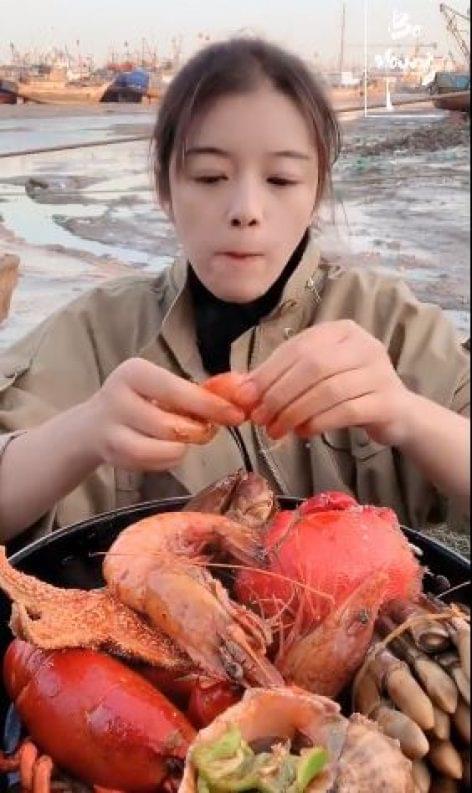 Beautiful girl with delicious seafood – Video of the day