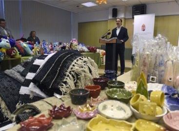 Fogyatékossággal élők által készített terméket árusító karácsonyi vásár nyílt Budapesten