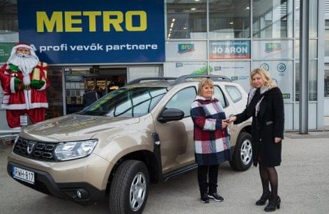 The happy winner of the METRO “Birthday Winning Weeks” promotion could took over her car