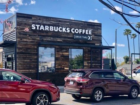 Starbucks: kávézók helyett marad a drive-thru és a kiszállítás