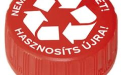 Új kupakok jönnek a PET-palackokra: könnyebb test, több újrahasznosított műanyag, bioműanyag fedél