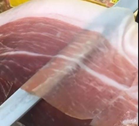 The art of cutting the ham – Video of the day