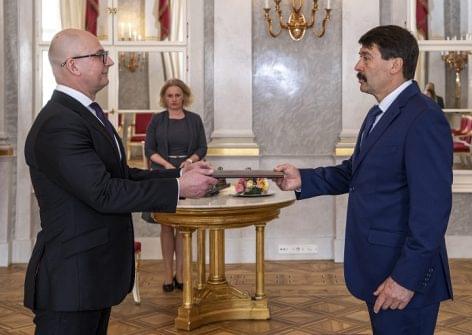 Hivatalosan is Rigó Csaba Balázs a Gazdasági Versenyhivatal elnöke
