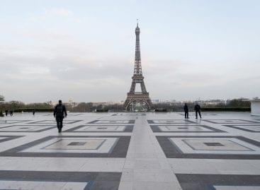 France welcomed 100 million foreign tourists last year