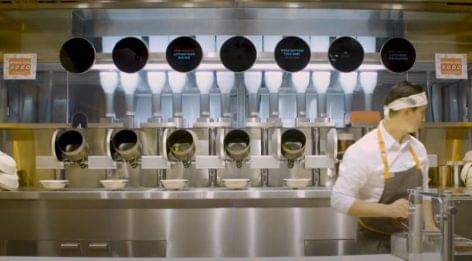 Robotizálás az egyetemi étkezdében – A nap videója