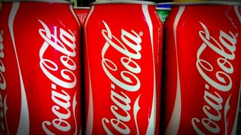 Coca-Colás munkavállalók és céges flotta segíti a Magyar Vöröskeresztet logisztikában
