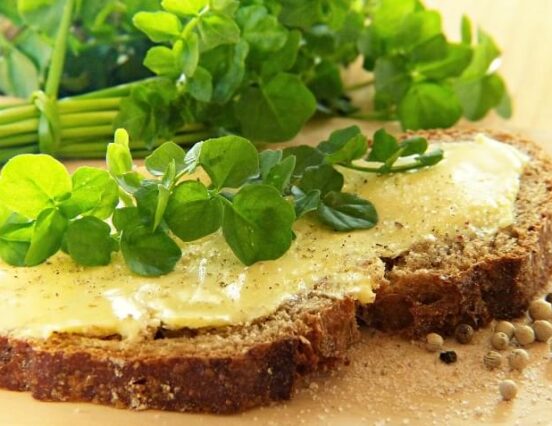 Mit kenünk a kenyerünkre? A fiatalok inkább vajat, az idősebbek margarint választanak