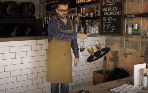 A tray which makes it easier to carry drinks – Video of the day