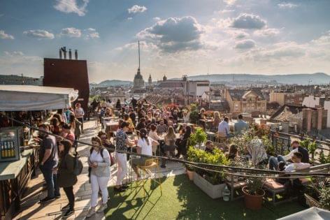 (HU) Zöld oázis és nyári hangulat – koncepcióváltással a magyar vendégért