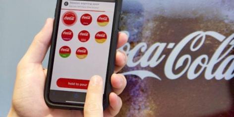 Érintésmentes megoldást fejlesztett ki a Coca-Cola