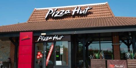 A Pizza Hut alkonya: bezárnak a boltok