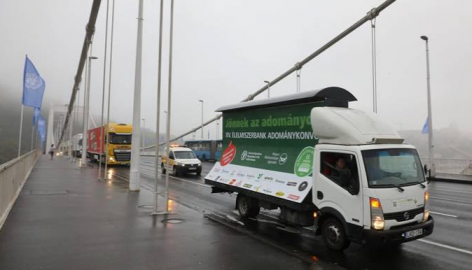 90 tonna élelmiszeradományt szállított a jubileumi élelmezési világnapi konvoj