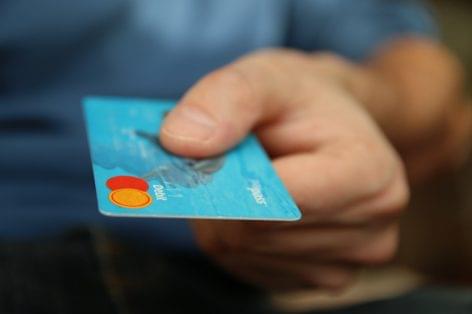 Terminál nélkül fogadhatnak kártyás fizetést a magyar kereskedők