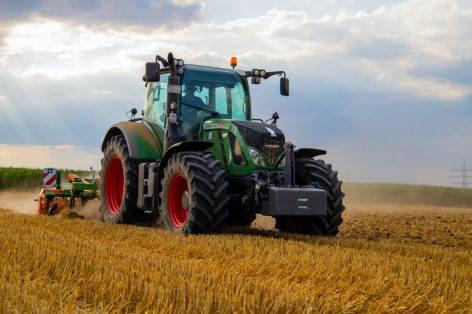 Decreased agricultural machinery, increased parts turnover in the first half