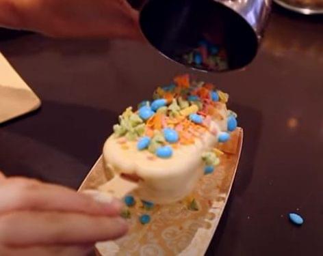 Ice Cream Bar Can Be Customized 200,000 Different Ways – Video of the day